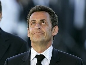 Саркози находится в военном госпитале Парижа