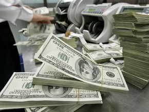 Доллар в мире падает по отношению к евро и фунту