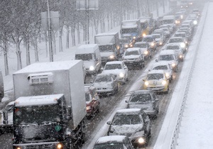Снегопад - временно перекрыт выезд из России в Украину по трассе Москва-Киев