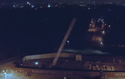 У Львові знесли 30-метровий Монумент слави