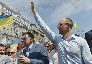 Яценюк заявил, что акции Вставай Украина будут продолжаться