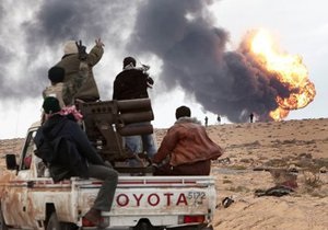 Силы НАТО уничтожили три единицы бронетехники Каддафи и укрепились в Сирте