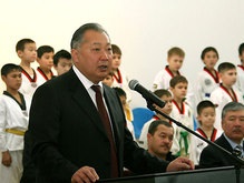 Кыргызстан впервые на официальном уровне отмечает годовщину  революции тюльпанов 