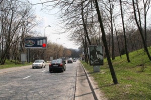 Парковую дорогу в Киеве решили расширить