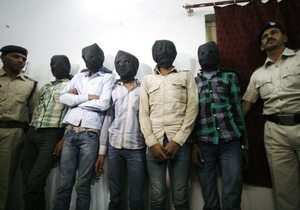 Новости Индии- новости Швейцарии - изнасилования в Индии -Шесть индийцев осуждены пожизненно за изнасилование туристки из Швейцарии