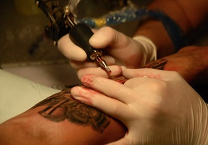 Женщина при помощи татуировки воссоединилась с погибшим сыном