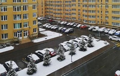 Міста України засипало весняним снігом