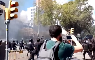 У Барселоні зіткнулися сепаратисти і поліція, є постраждалі
