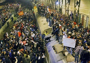Демонстранты перекрыли центральную площадь Каира из-за столкновений фанатов