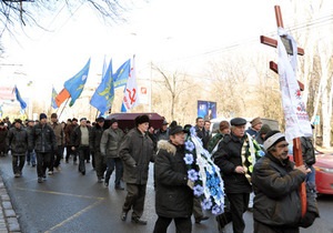 Донецкий губернатор: Шествие чернобыльцев с пустым гробом профинансировала Батьківщина