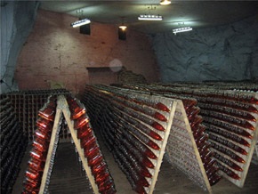 АЗШВ Artyomovsk Winery возглавил майский медиа-рейтинг украинских производителей шампанского