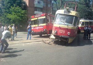 В Днепропетровске трамвай врезался в троллейбус