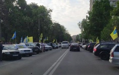  Євробляхери  з їжджаються на мітинг у центр Києва