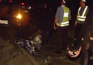 В Киеве водитель джипа спровоцировал масштабное ДТП: погиб мотоциклист, три человека госпитализированы