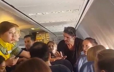 Жінка влаштувала п яний дебош в літаку на Київ