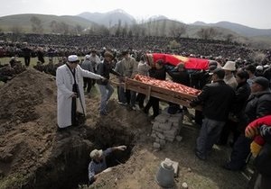 Число жертв беспорядков в Кыргызстане достигло 81