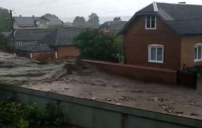 У Тернопільській області паводок затопив село