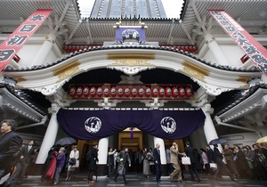 После трехлетней реконструкции в Токио открылся театр Кабуки