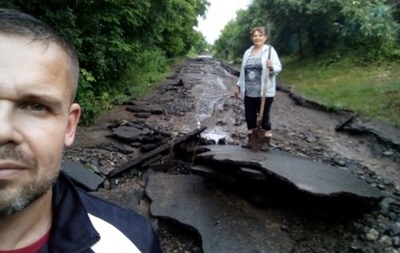 Дощ змив дороги в Черкаській області - ЗМІ