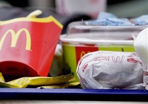 МВД: Ртуть в чизбургер из львовского McDonald s залила подруга потерпевшей