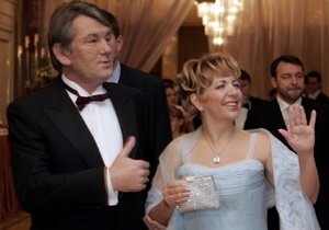 Ющенко с семьей покидает президентскую резиденцию в Конча-Заспе