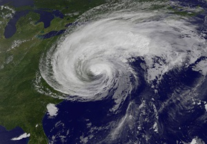 Ураган Айрин ослаб до тропического шторма