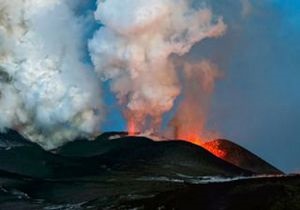 На Камчатке одновременно начали извергаться сразу три вулкана