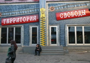В Москве запретили рекламу на фасадах и строительных конструкциях