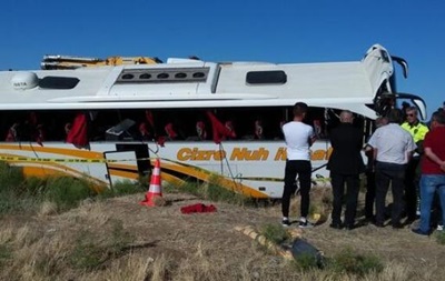 У Туреччині перекинувся автобус: понад 40 постраждалих