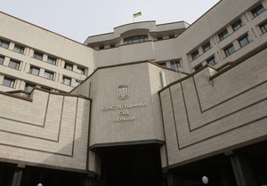 Эксперты: Решение КС касается только очередных выборов в Киеве, внеочередные могут быть назначены ранее 2015-го