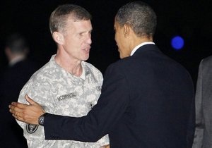 Хамид Карзай вступился перед Обамой за командующего силами НАТО в Афганистане