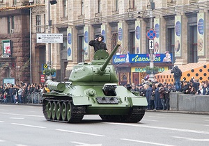 В Киеве прошел парад в честь 69-й годовщины освобождения от фашистских захватчиков