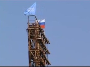 В Херсоне на вышке центрального стадиона водрузили флаги России и Партии регионов