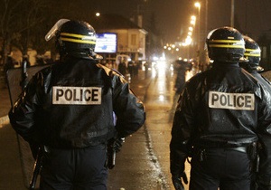 Во Франции после ограбления банка преступник, вооруженный саблей, потерял сумку с деньгами