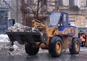 На киевские дороги выехали снегоуборочные машины