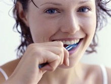 Ученые: Регулярная чистка зубов спасает от сердечных болезней