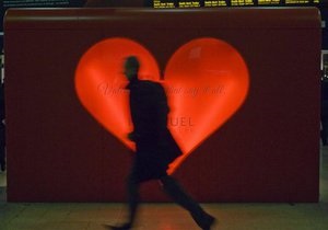 Около 10% британцев не помнят цвета глаз своих партнерш