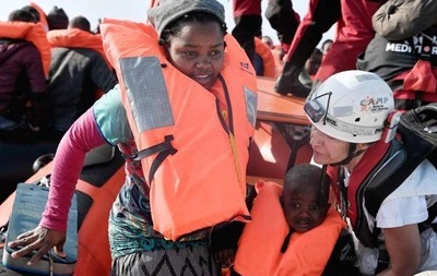 Біля берегів Лівії затонуло судно з мігрантами: близько 40 людей загинули