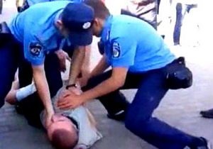 Курение запрещено: скандальный инцидент с одесскими милиционерами