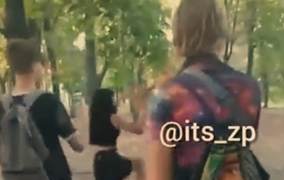 Масова бійка дівчат у Запоріжжі потрапила на відео