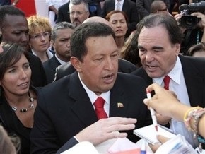 Уго Чавес раздавал автографы на красной дорожке Венецианского кинофестиваля