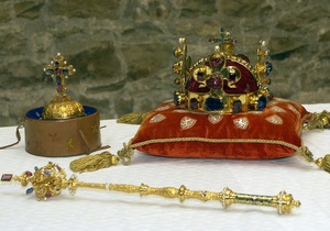 В Праге открылась выставка королевских драгоценностей