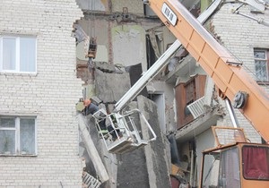 В Луцке под завалами разрушенного жилого дома нашли тело второго погибшего