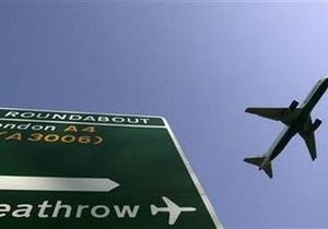 Трое пьяных британцев задержали вылет рейса из Хитроу