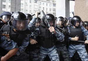 Свобода: Беркут пытался оттеснить митингующих с лестницы Украинского дома