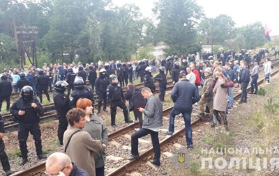 На Львовщине снова заблокировали железную дорогу