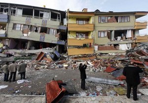 В результате нового землетрясения в Турции разрушены 18 зданий