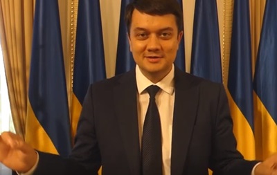Разумков і міністри записали відеозвернення мовою жестів