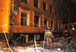 новости Киева - пожар - Печерск - В центре Киева горело отселенное здание возле Генпрокуратуры