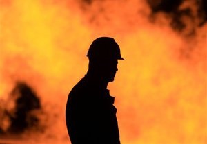 В Киеве из-за пожара в бытовом вагончике погиб строитель
